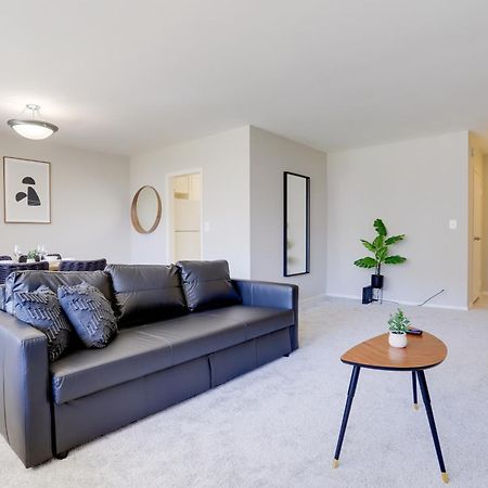 Style And Convenience Apartment At Crystal City Arlington Exterior foto