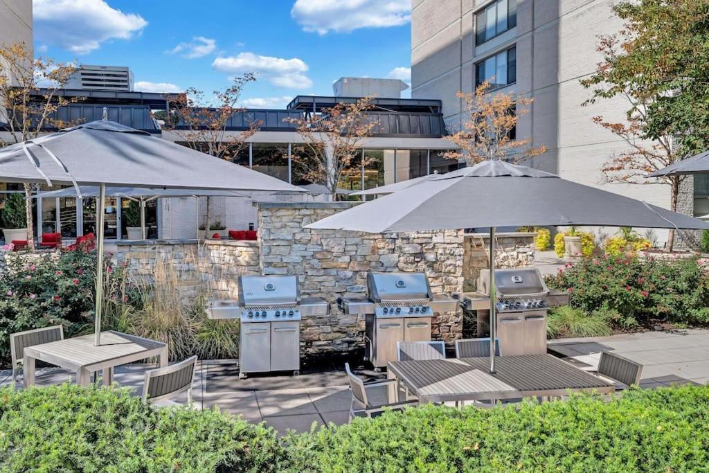 Style And Convenience Apartment At Crystal City Arlington Exterior foto